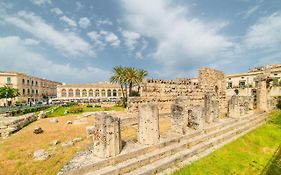 Ortigia And Temple Of Apollo Apartments